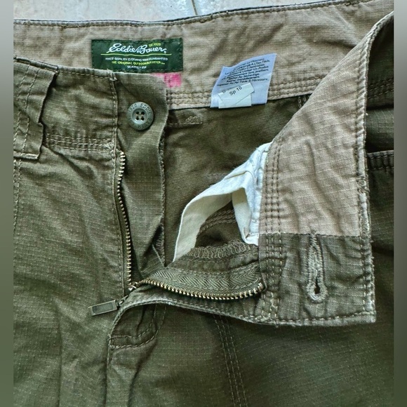 Eddie Bauer Women’s organic cotton cargo Bermuda shorts gorpcore Green Size 2 - Picture 3 of 11